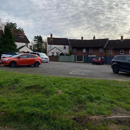 A Spacious Double Bed Studio Stoke-on-Trent Exterior photo
