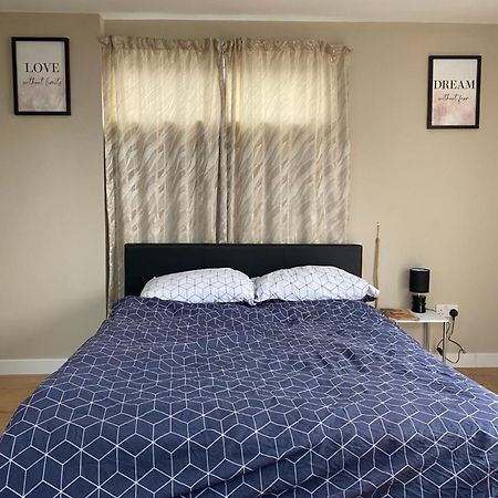 A Spacious Double Bed Studio Stoke-on-Trent Exterior photo